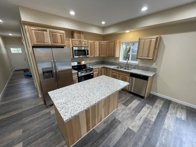 Building Photo - 441 NE Denver St