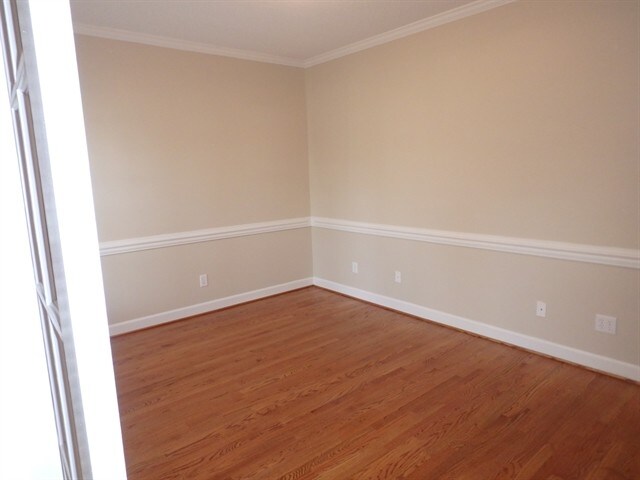 Building Photo - 901 Birkdale Dr