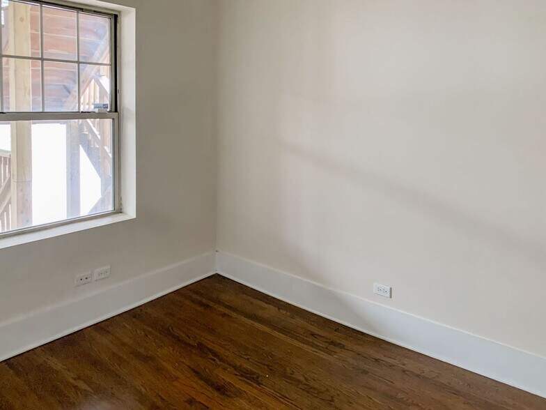 Building Photo - 3453 N Wolcott Ave