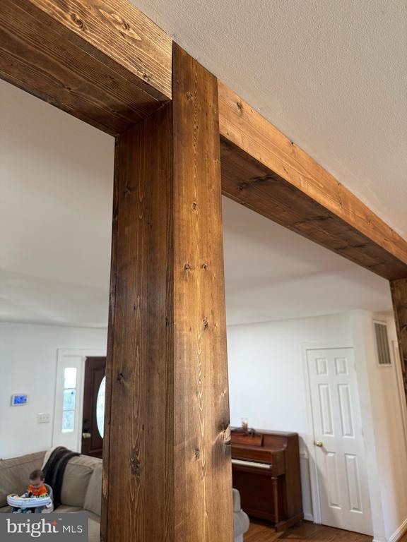 Building Photo - 8 English Oak Cir