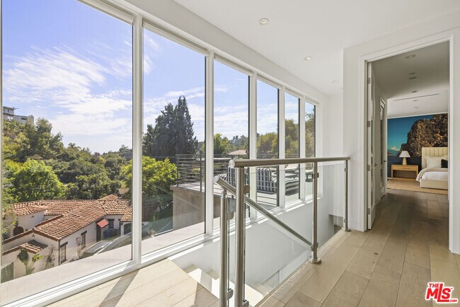 Building Photo - 2756 Westshire Dr