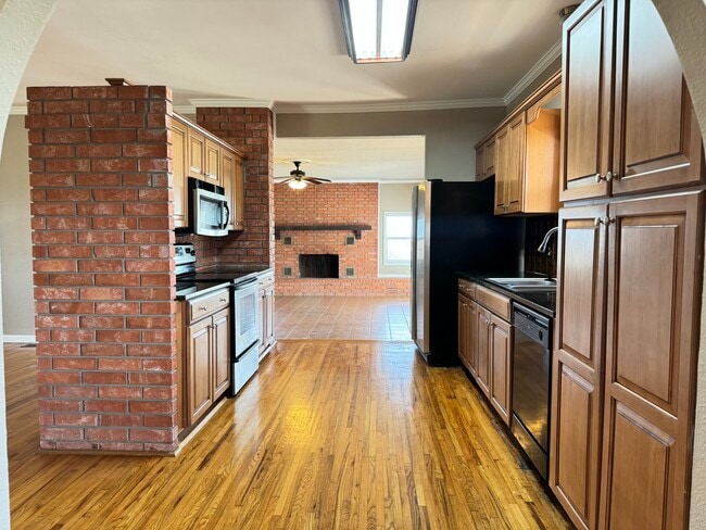 Building Photo - 3510 W 9th St
