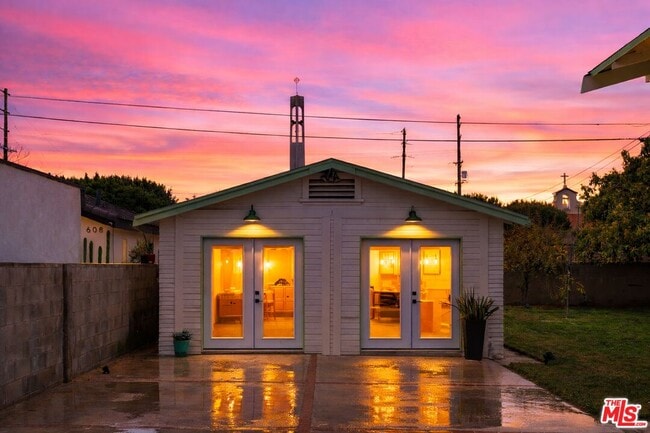 Building Photo - 614 Romulo St