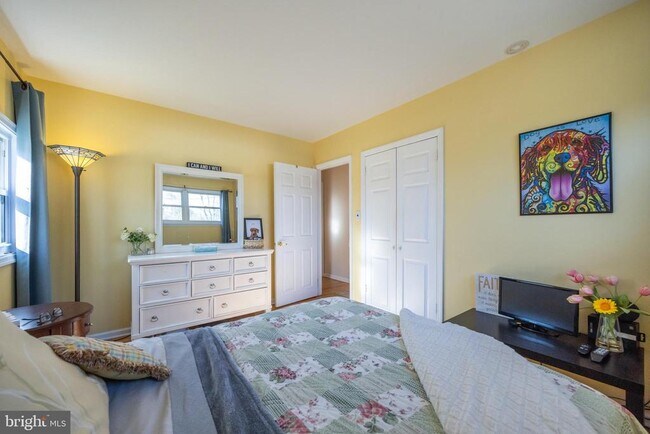 Building Photo - 120 Marta Dr