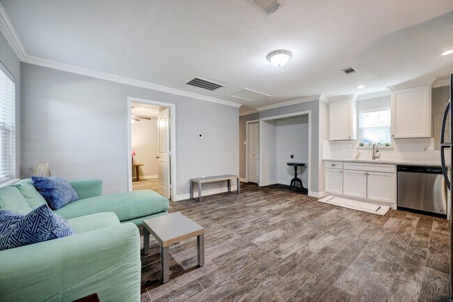 Building Photo - 7206 Bayou Woods Dr