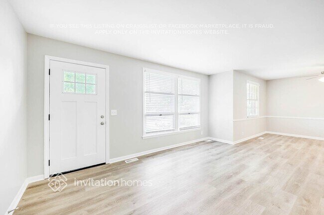 Building Photo - 562 Whispering Hills Dr