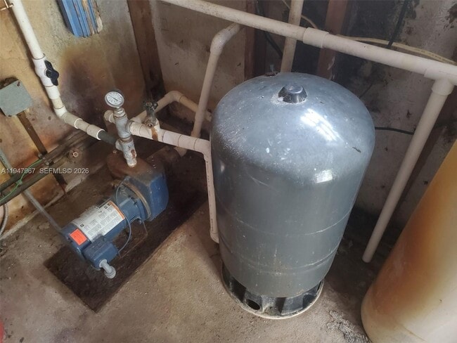 Building Photo - 6604 Miramar Ave