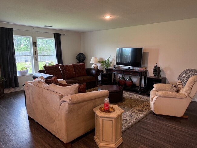 Building Photo - WEST SHERMAN 3/2/2 DESIRABLE AUSTIN LANDING NEIGHBORHOOD WITH COMMUNITY POOL!