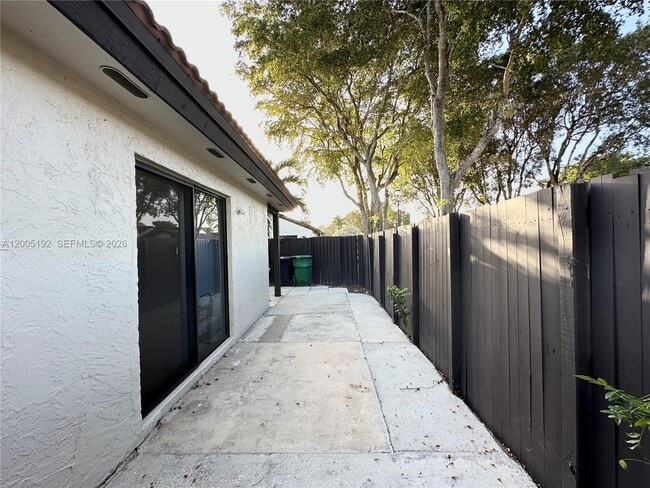 Building Photo - 4840 SW 149th Ct