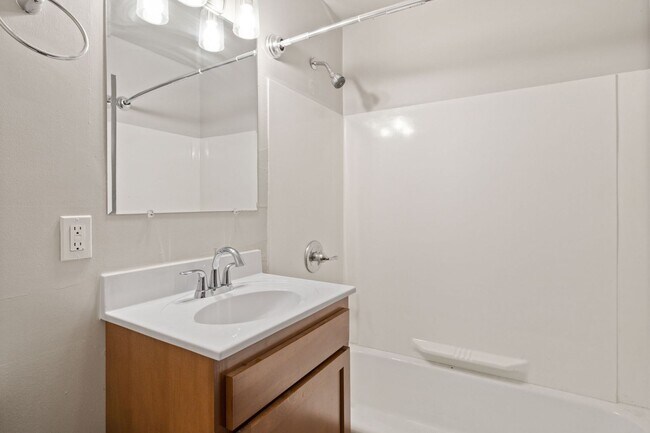 Building Photo - Ample Closet Space