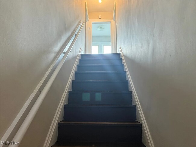 Building Photo - 12818 Beachwood Ave