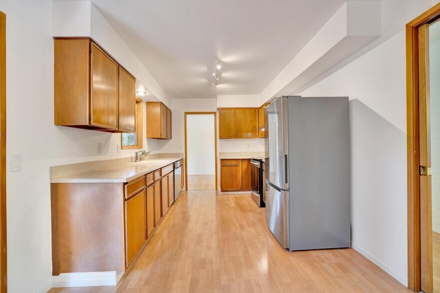 Kitchen - 1931 Mapleleaf Ct