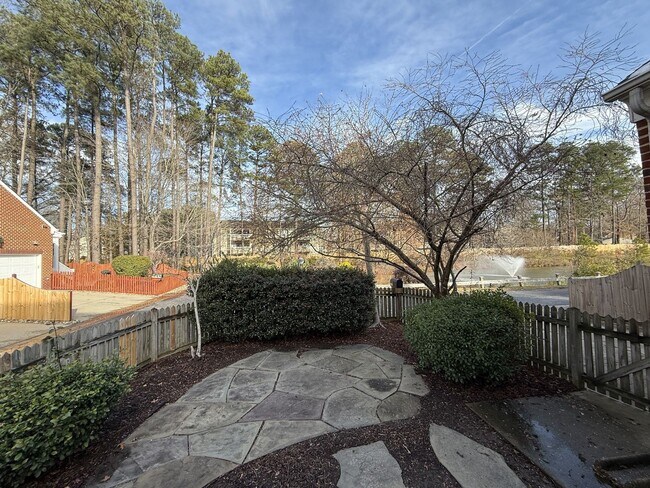 Building Photo - Immaculate End-Unit Townhome in Port Warwick