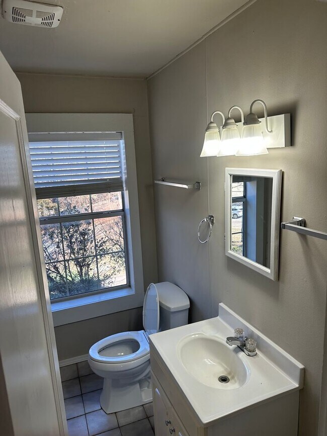 Building Photo - 3 Bedroom, 2 Bathroom Fayetteville Home, Available March 1st!