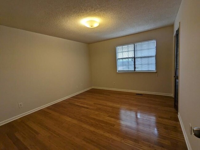 Building Photo - 3751 Oakwood Hills Dr