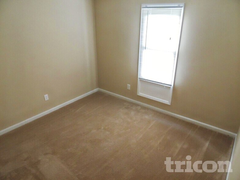 Building Photo - 65 Spring Cir