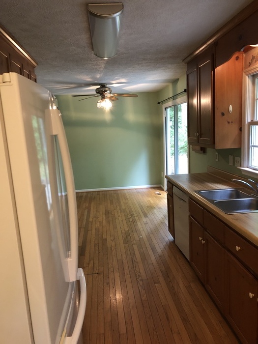 Building Photo - 2021 Eastwood Dr
