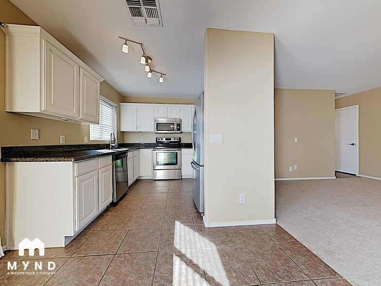 Building Photo - 24 W Ingram St