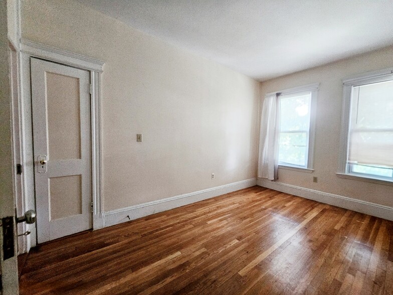 Building Photo - 243 Callender St