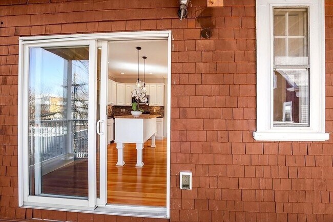 Building Photo - 10 Ticknor St