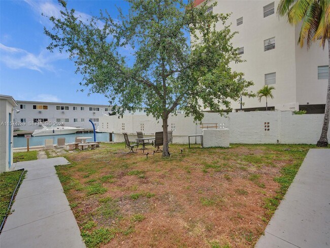 Building Photo - 7143 Bonita Dr