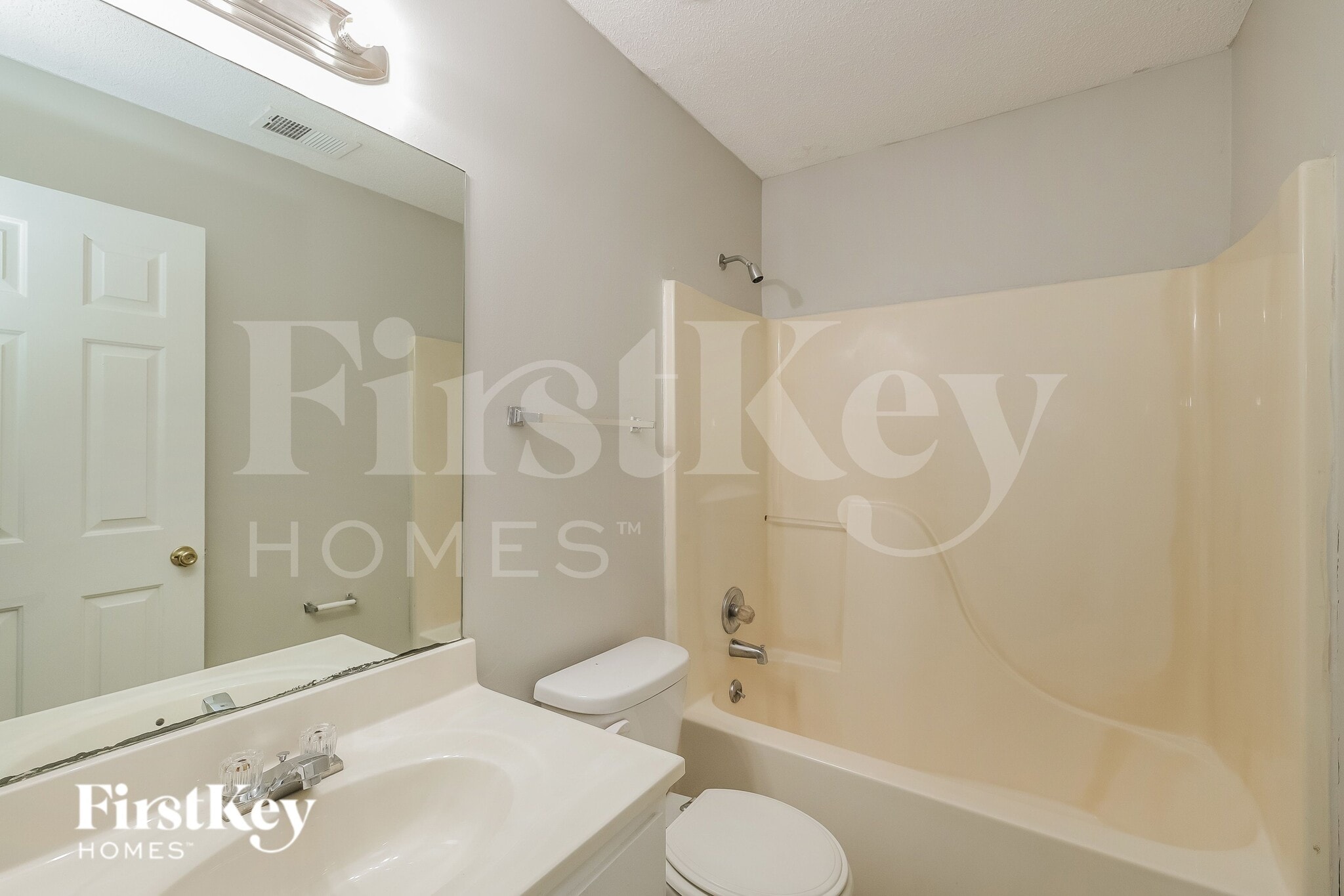 Building Photo - 2852 Beverly Hill St