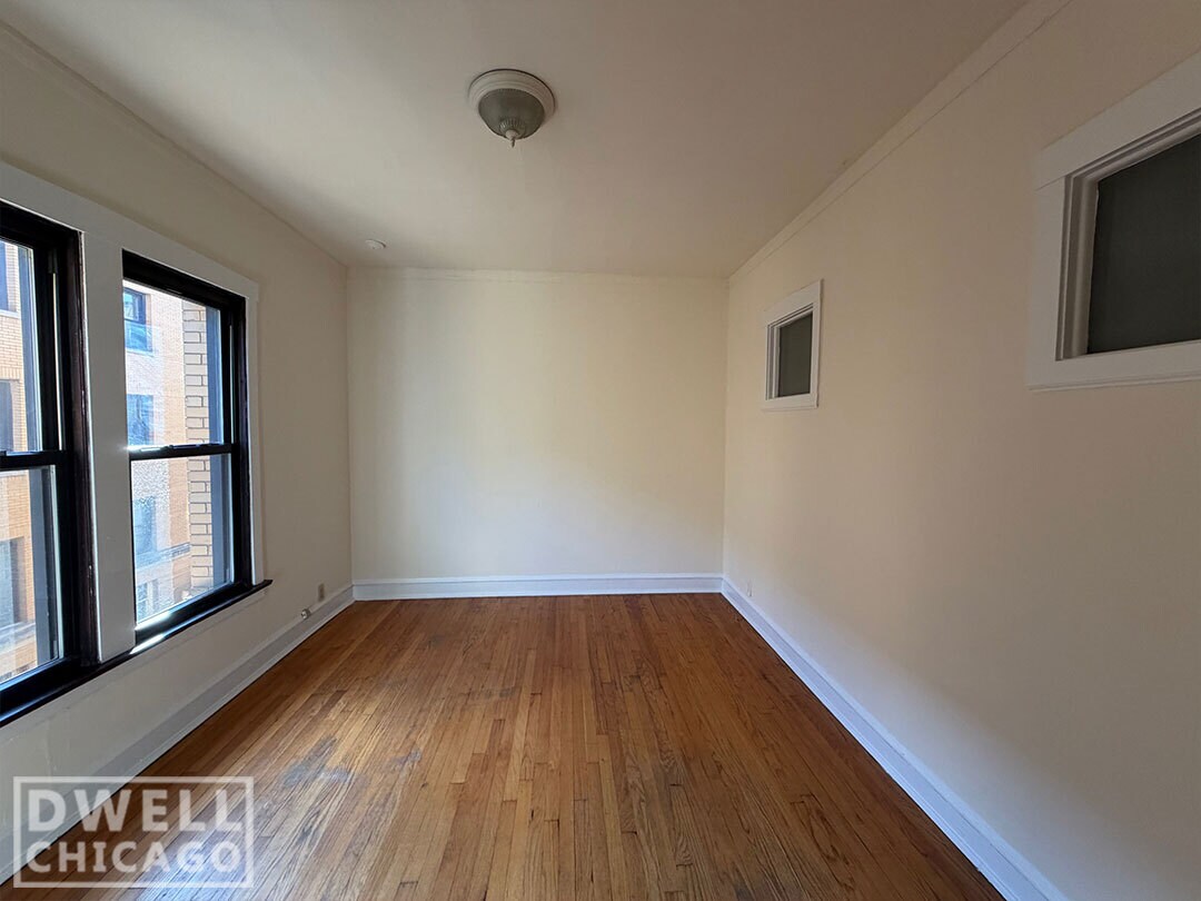 Building Photo - 2414 N Sawyer Ave