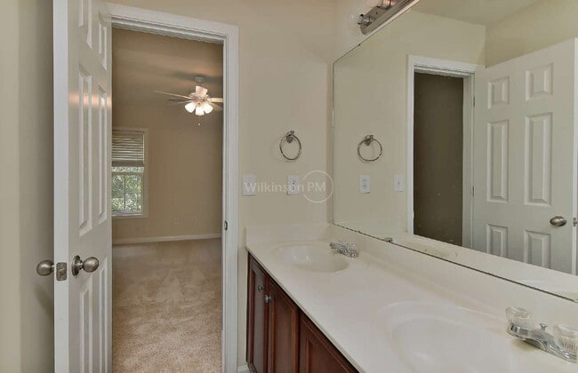 Building Photo - Luxurious 5 Bedroom 3.5 Bathroom for Rent ...