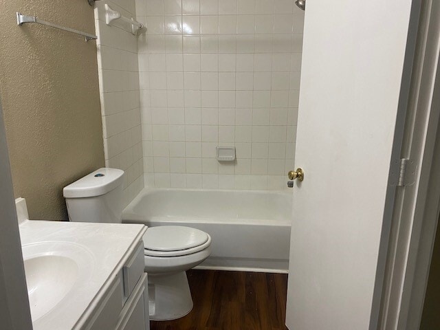 Building Photo - 5906 Drenner Park Ln