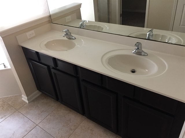 Building Photo - 372 W New England Dr