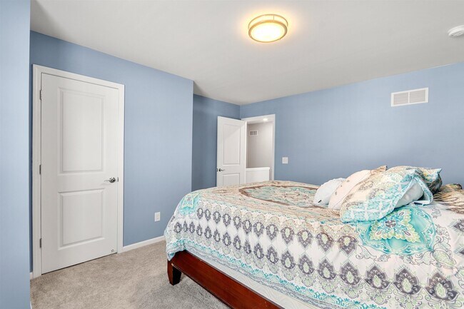 Building Photo - 2136 Wiltshire Dr