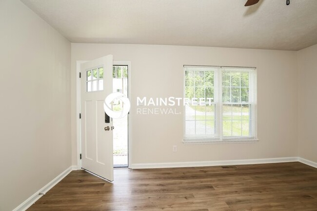 Building Photo - 821 Dogwood Cir