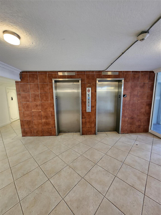 Building Photo - 9001 SW 77th Ave