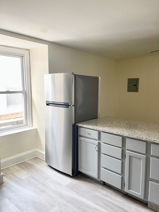 Building Photo - 5119 Hazel Ave