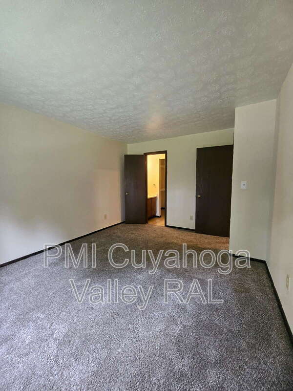 Building Photo - 1516 W Market St