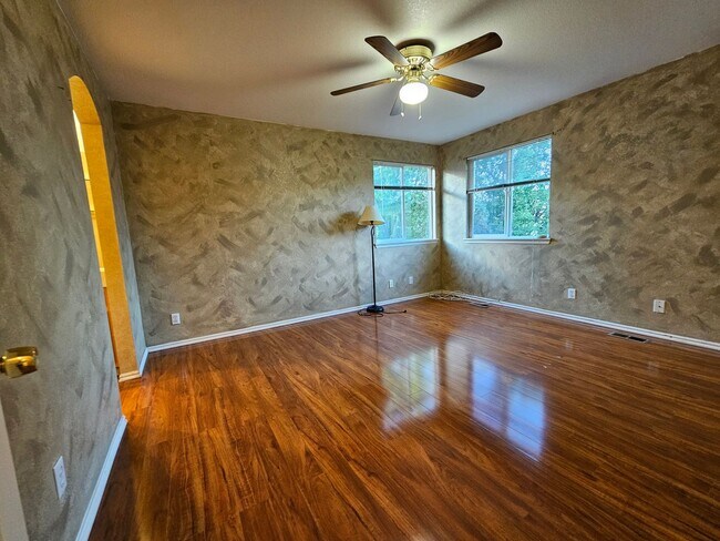 Building Photo - Fabulous 4 Bed Home Near Buckley Space Force Base