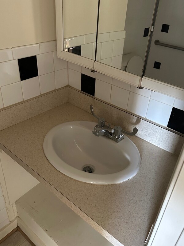 Building Photo - 1063 W 48th St