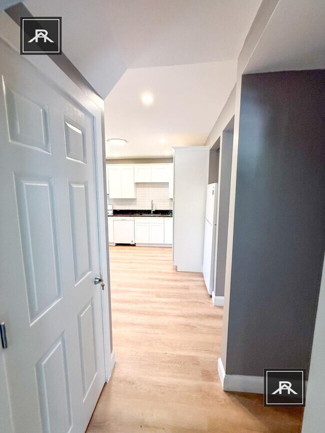 Building Photo - 2 bedroom in Waltham MA 02453