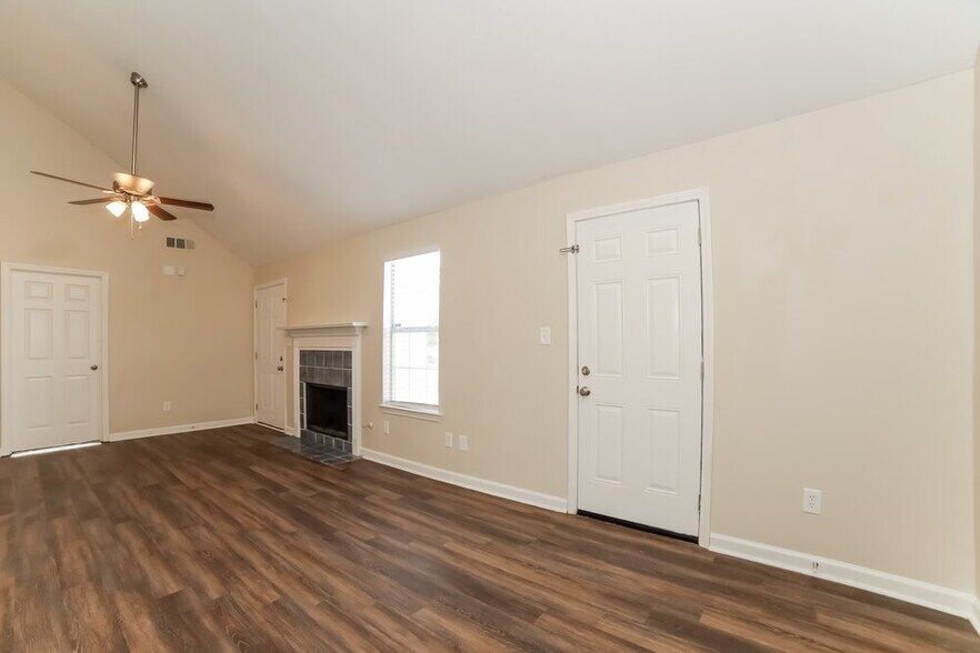 Building Photo - 1467 Waterton Trail