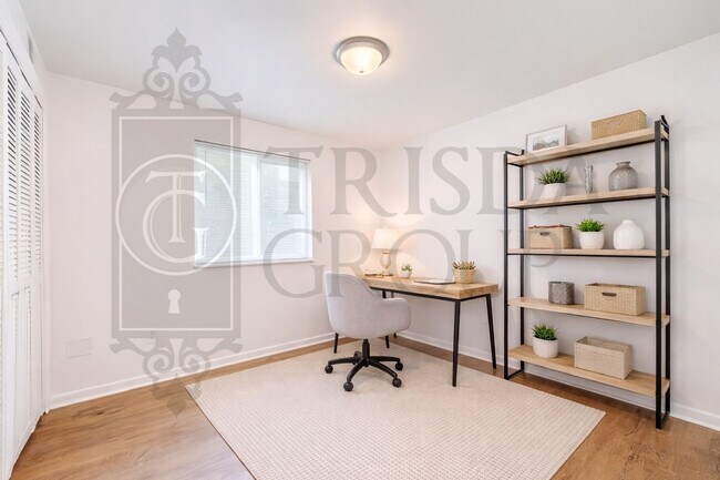 Building Photo - Avail July 1: 2BR Apt in Crafton, 1 Off Street Parking, AC, W/D included, Quartz Countertops, DW,...