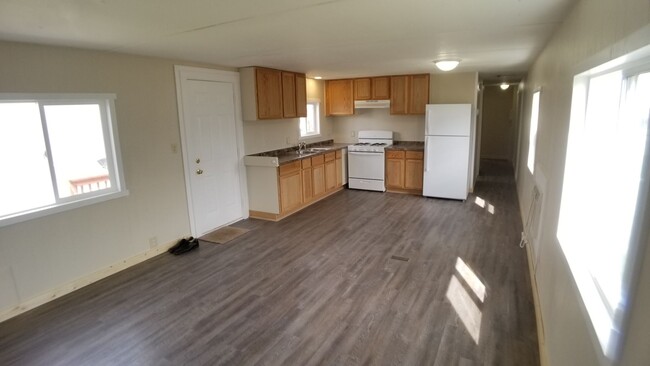 Building Photo - 3 Bed 1.5 Bath Fully Remodeled Mobile Home...