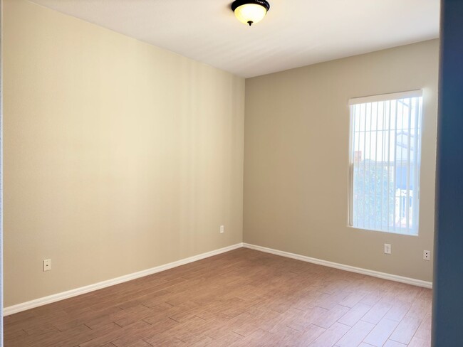 Building Photo - CHARLESTON MODEL W/ 2 BEDROOMS, DEN, 3 BAT...