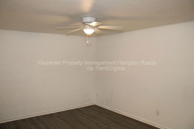 Building Photo - 5776 W Hastings Arch