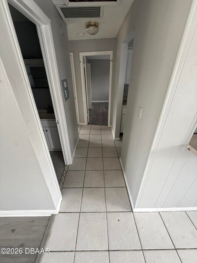 Building Photo - 1850 S Park Ave