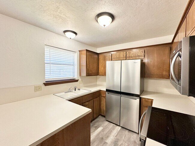 Building Photo - 2502 NE Kingsbriar Pl