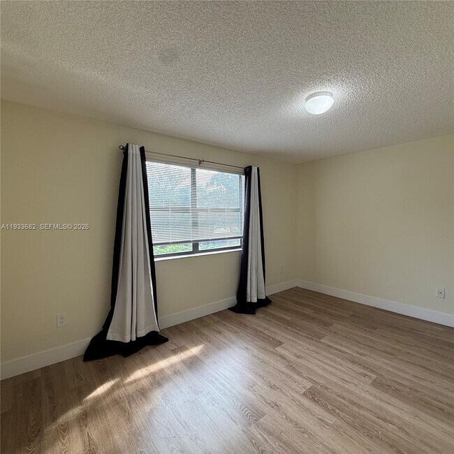 Building Photo - 1301 S Franklin Ave