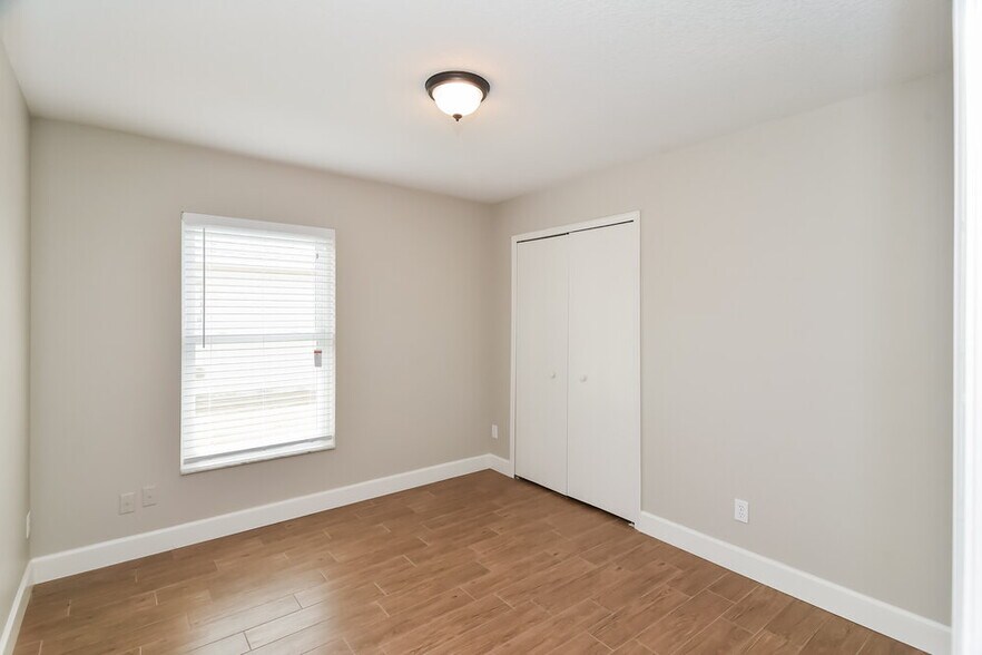 Building Photo - 2025 Donegan Pl