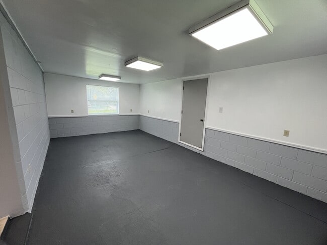 Building Photo - 7628 Rio Pinar Lakes Blvd