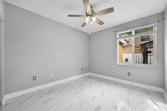 Building Photo - 640 SE 1st St