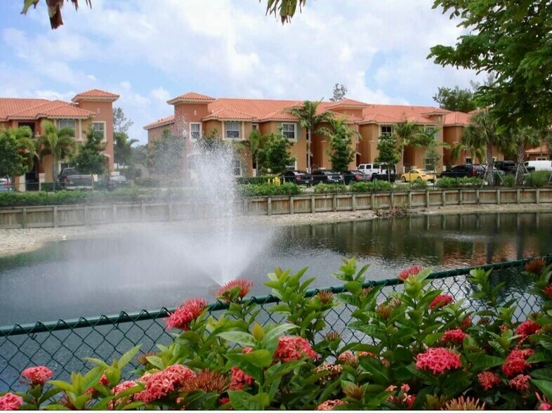 Building Photo - 4914 White Mangrove Way E